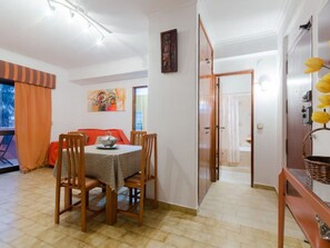 Dining - Schöne Ferienwohnung in Costa Da Caparica by Interhome (Costa da Caparica)