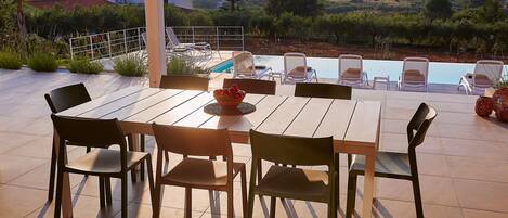 Outdoor dining
