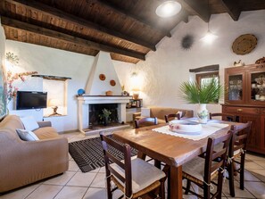 Fireplace - Altes gallurisches Bauernhaus mit Blick auf Olbia by Interhome (Olbia)