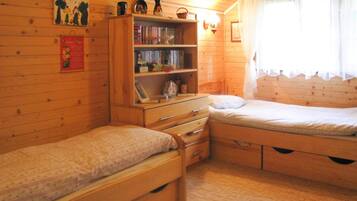 House | 3 bedrooms, individually furnished, bed sheets