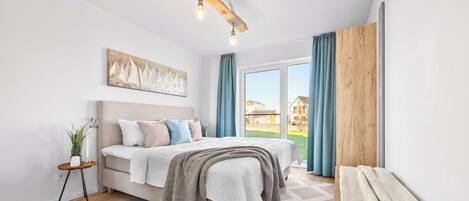 BĂŒgeleisen/BĂŒgelbrett, Reisekinderbett, kostenloses WLAN, BettwĂ€sche