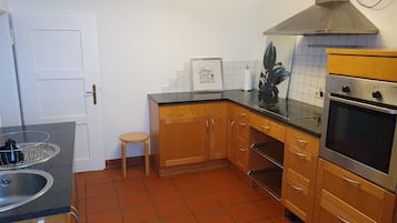 Mikrowelle, Ofen, Herdplatte, Geschirrspüler