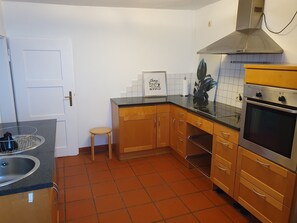 Microonde, forno, piano cottura, lavastoviglie