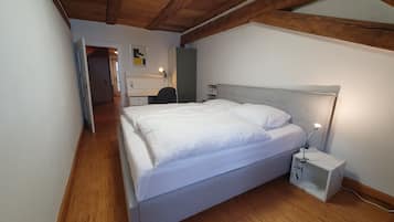 Bügeleisen/Bügelbrett, WLAN, Bettwäsche