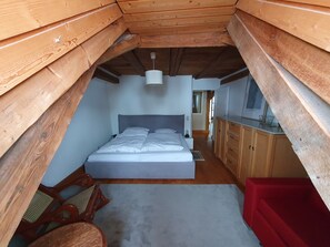4 chambres, fer et planche à repasser, Wi-Fi, draps fournis