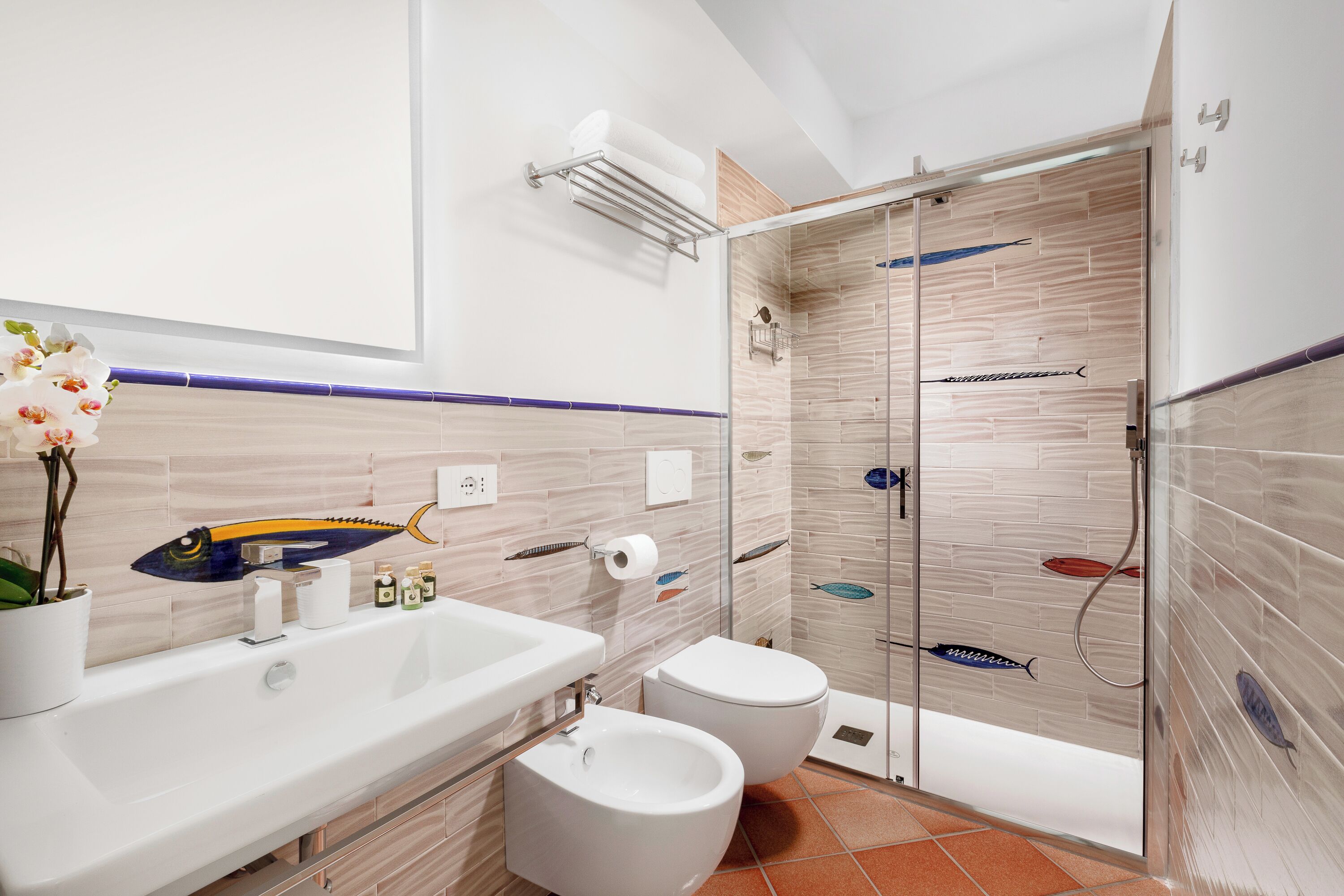 Deluxe Double Room | Bathroom | Shower, hair dryer, towels, soap