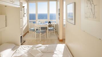 1 bedroom, WiFi (free), bed sheets