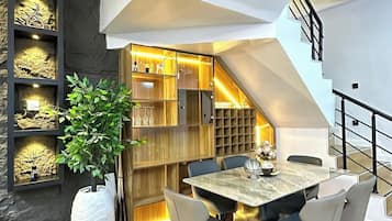 Deluxe Apartment, Balcony, City View | Dining