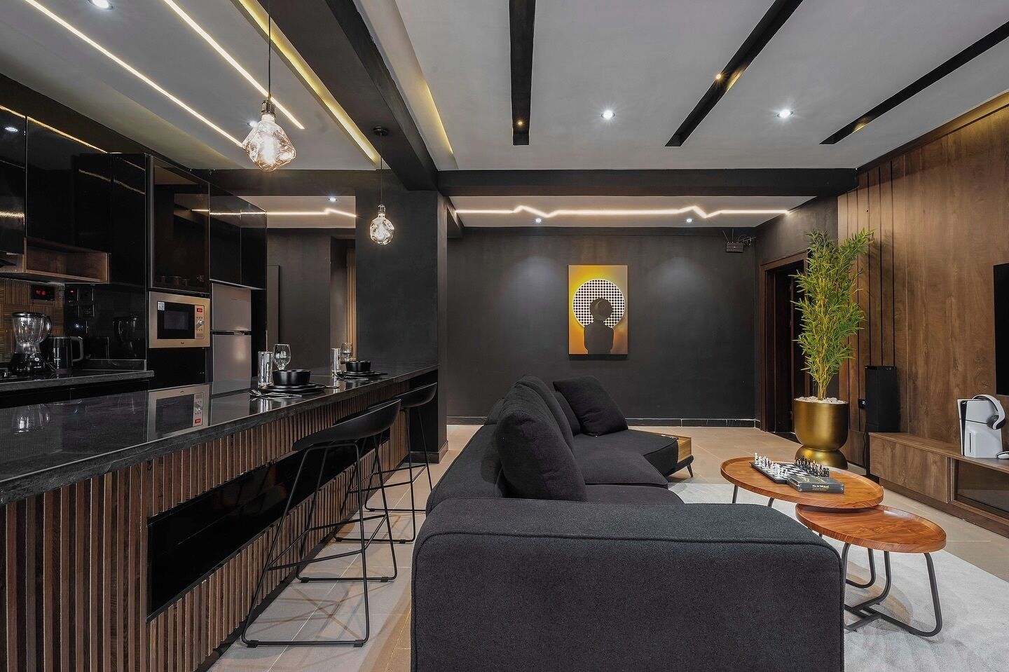 Deluxe Apartment, Balcony, City View | Interior