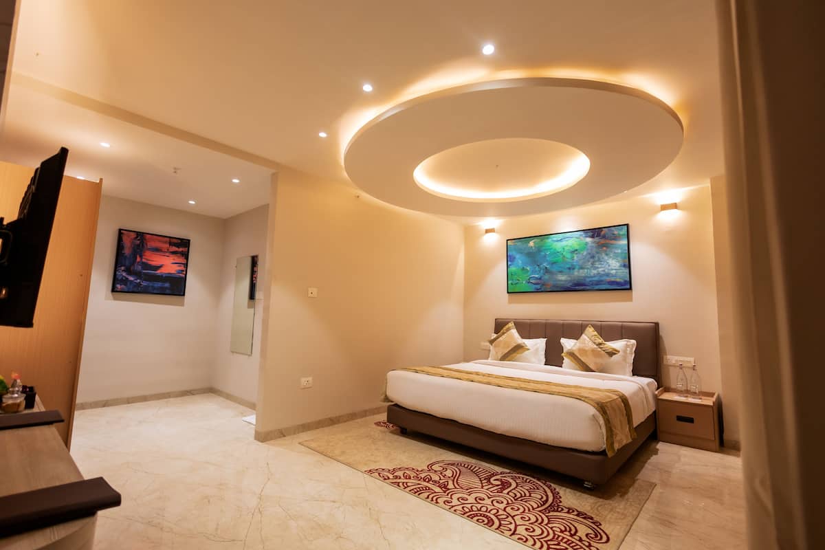 Phòng Suite Junior | Minibar, két bảo mật tại phòng, bàn, phòng cách âm