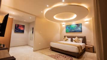 Junior Suite | Minibar, in-room safe, desk, soundproofing