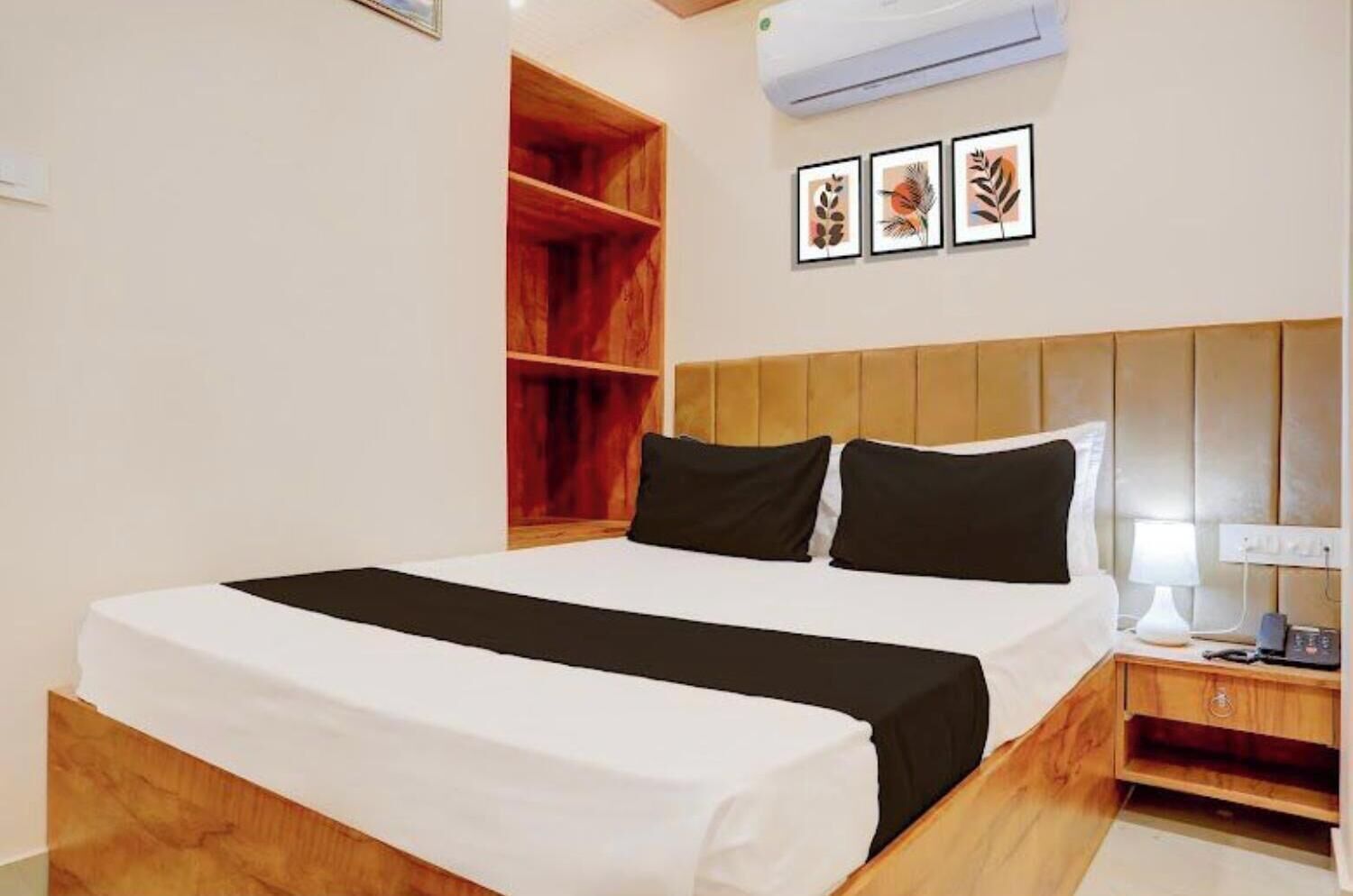 Double Room | Iron/ironing board, free WiFi