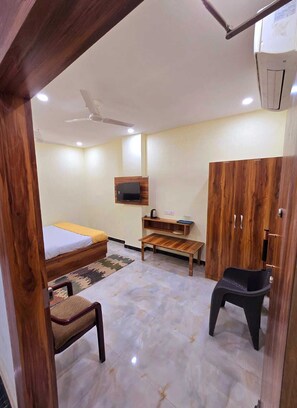 Superior Room, City View | Desk, free WiFi - Hotel The Castle Inn (Varanasi)