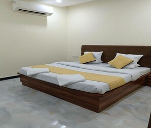 Deluxe Room, City View | Desk, free WiFi - Hotel The Castle Inn (Varanasi)