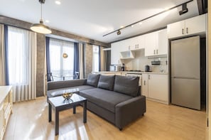 Family Apartment, City View | Living area - the business class suit karkoy (Istanbul)