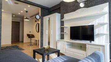 Family Apartment, City View | Living area