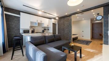 Family Apartment, City View | Living area
