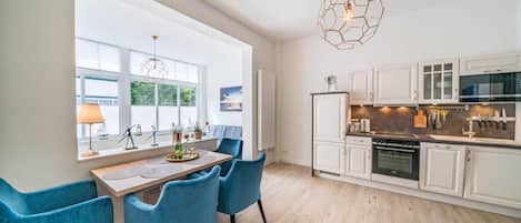 Stovetop, coffee/tea maker