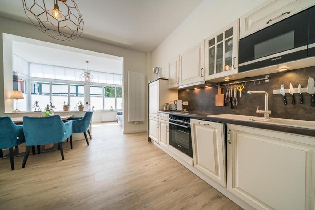 Een kookplaat, een koffiezetapparaat/waterkoker