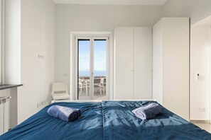 In-room safe, desk, iron/ironing board, WiFi - Tina Penthouse (Piano di Sorrento)