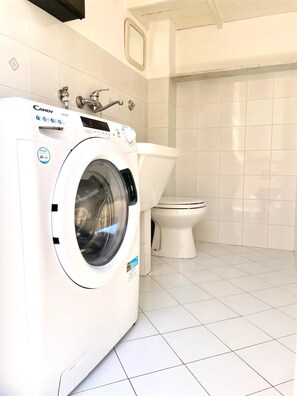 Hair dryer, bidet, towels, soap - Cefalù Pirandello House, very spacious facility, close to the sea and the center (Cefalù)