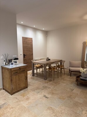 Interior - Bright, elegant apartment ideally located in the heart of downtown. (Lorgues)