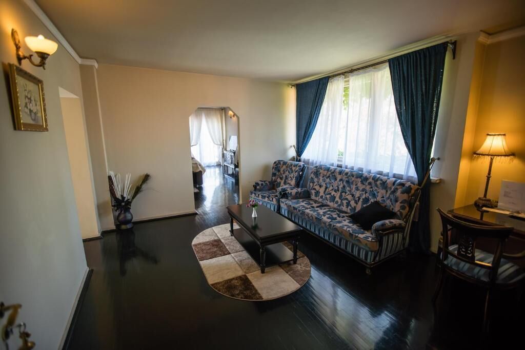 Suite Supérieure, balcon, vue jardin | Coin séjour