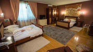 Coffre-fort, bureau, système d’insonorisation, fer et planche à repasser