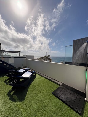 Terrace/patio - Waterfront at Madeira Home Cliff Residence (Gaula)