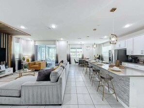 House | 6 bilik tidur, Internet 