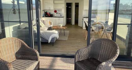 Hausboot Charlotte im Hafen in Ribnitz-damgarten