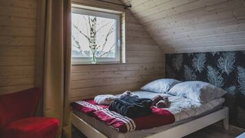 House | 4 bedrooms, individually furnished, iron/ironing board, bed sheets