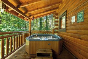 Outdoor spa tub - 3BD • Game Rm + Pool Table + Arcade • Hot Tub (Sevierville)