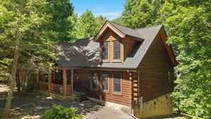 Exterior - 3BD • Game Rm + Pool Table + Arcade • Hot Tub (Sevierville)