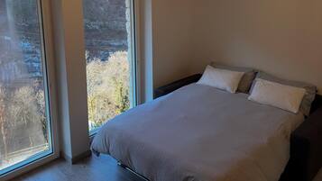 1 bedroom, travel cot, free WiFi, bed sheets