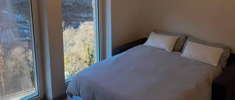 1 bedroom, travel cot, free WiFi, bed sheets