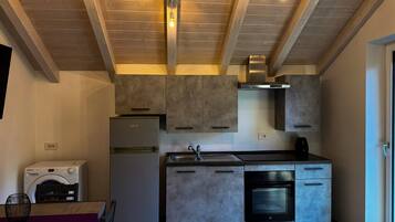 Frigorifero, forno, piano cottura, lavastoviglie