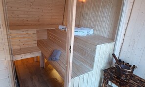 Sauna - Holiday Home, Private Sauna and Jacuzzi (Lipusz)