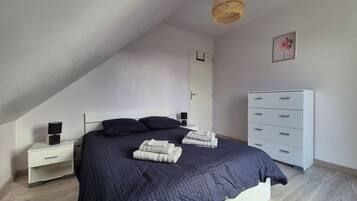 House | 2 bedrooms, bed sheets