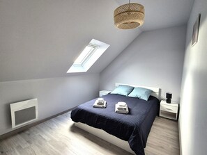 House | 2 bedrooms, bed sheets - Terraced Country House Near Sea (Plurien)