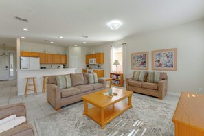 House (4 Bedrooms) | Interior - Poolside Living: Family Retreat 12 Mi to Disney (Davenport)