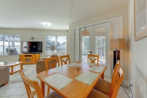 House (4 Bedrooms) | Interior - Poolside Living: Family Retreat 12 Mi to Disney (Davenport)