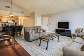 Interior - Family Theme Park Hub w/ Pool in Kissimmee (Kissimmee)