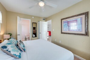 Interior - Walk to Beach! Treasure Island Gem w/ Water Views (Treasure Island)