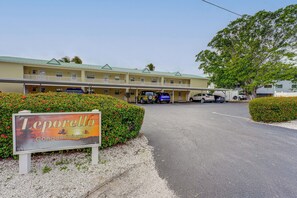 Interior - Walk to Beach! Treasure Island Gem w/ Water Views (Treasure Island)