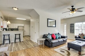 Interior - Quiet Oasis in Charlotte! Home Near Uncc Campus (Charlotte)