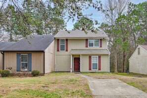 Interior - Cozy Family Retreat! Home in Charlotte Suburbs (Charlotte)