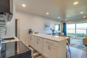 Interior - Oceanfront Lincoln City Condo w/ Community Pool (Lincoln City)
