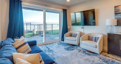 Oceanfront Lincoln City Condo w/ Community Pool
