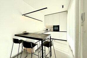 Jääkaappi, mikroaaltouuni